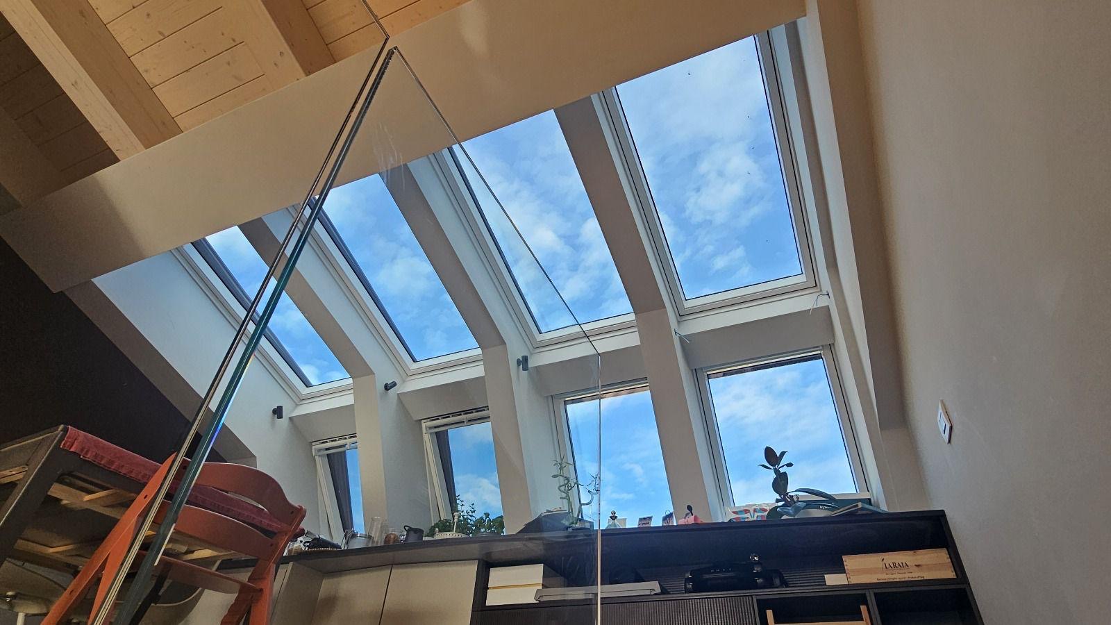 Multiple finestre VELUX installate in soffitto inclinato — risultato finito Diego Icona, Como